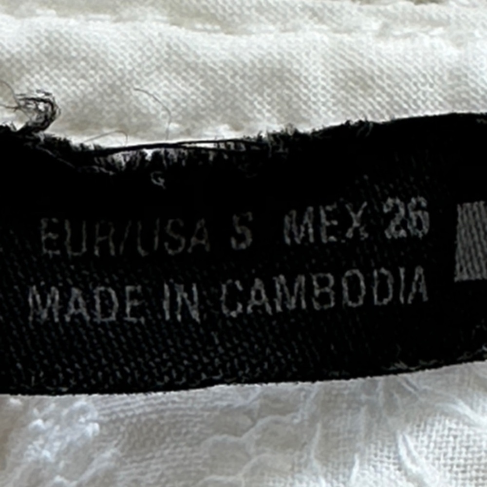 Zara White Eyelet Lace Sleeveless Button-Front Top - Picture 6 of 6